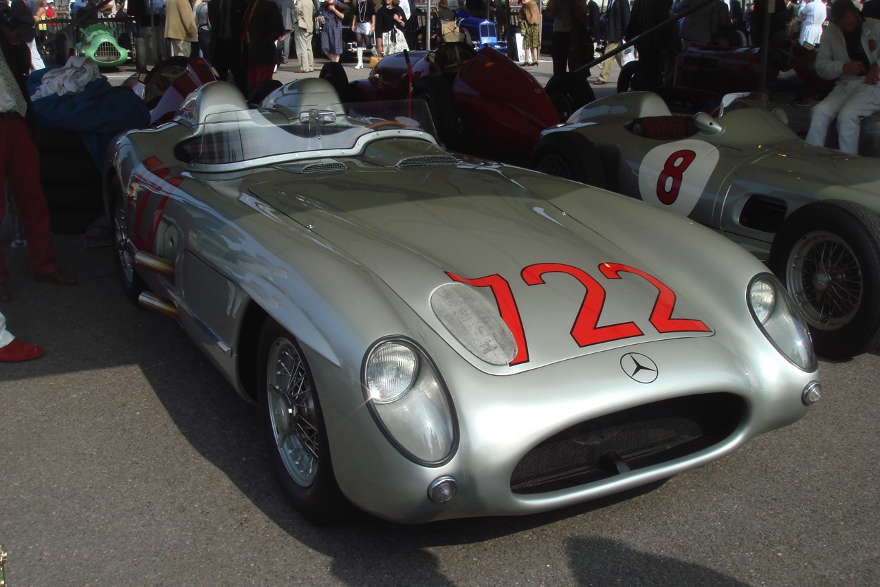 Goodwood Revival 2015 nadert. In het weekend van 12-13 september ga je stijlvol terug in de tijd op het race circuit Goodwood van Lord March.