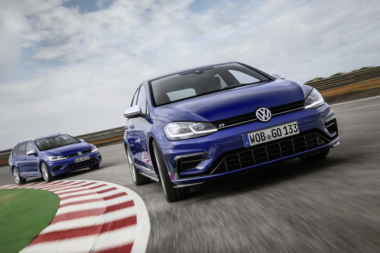 Volkswagen voegt twee items aan het optieprogramma van de Golf R toe, Performance remmen en een Akrapovic uitlaat.