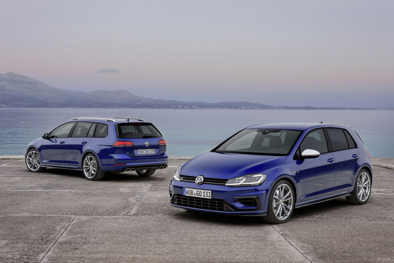 Volkswagen voegt twee items aan het optieprogramma van de Golf R toe, Performance remmen en een Akrapovic uitlaat.