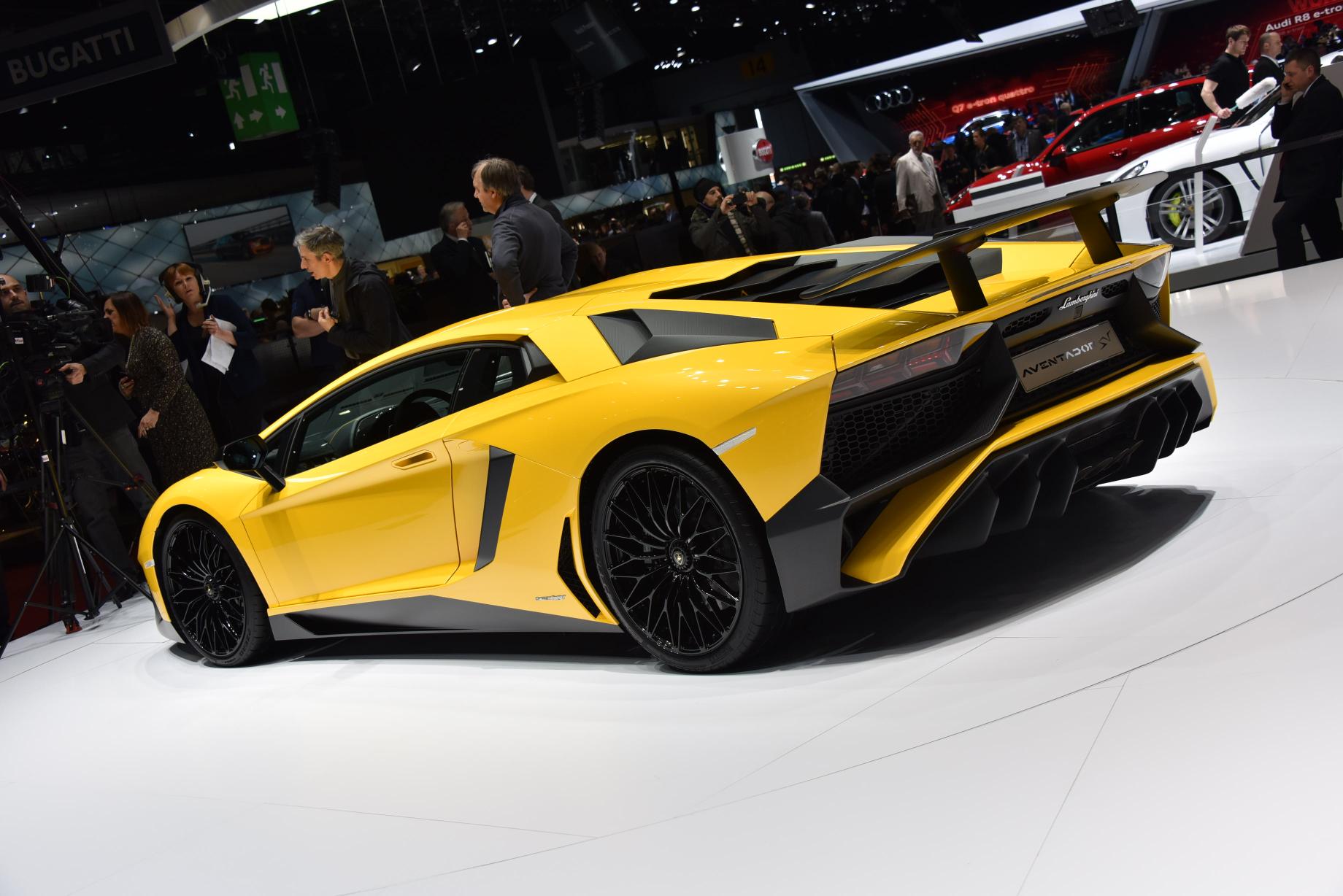 Na vier jaar presenteert Lamborghini de nog snellere Aventador LP 750-4 SV 'Superveloce' in Genve.
