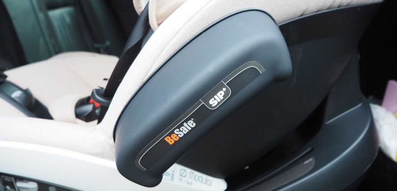 De Noorse BeSafe kinderzitjes scoren maximaal op veiligheid en comfort. Deze vervoeren kinderen tegen de rijrichting in, een bewezen concept uit de Noorse verkeersstatistieken.
