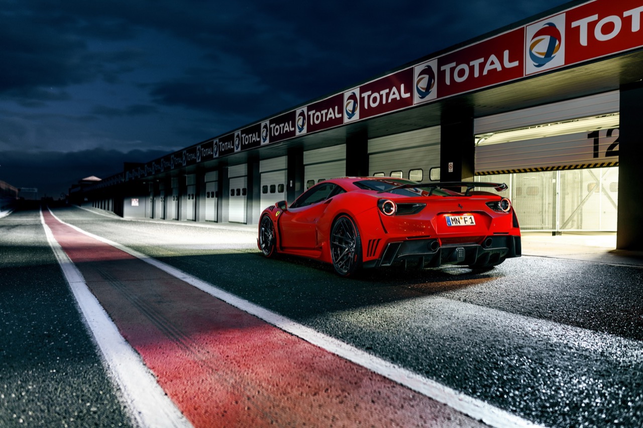 Voor wie een normale Ferrari 488 niet dik en snel genoeg is, zorgt het Duitse Novitec voor een extra brede carrosserie en meer vermogen.