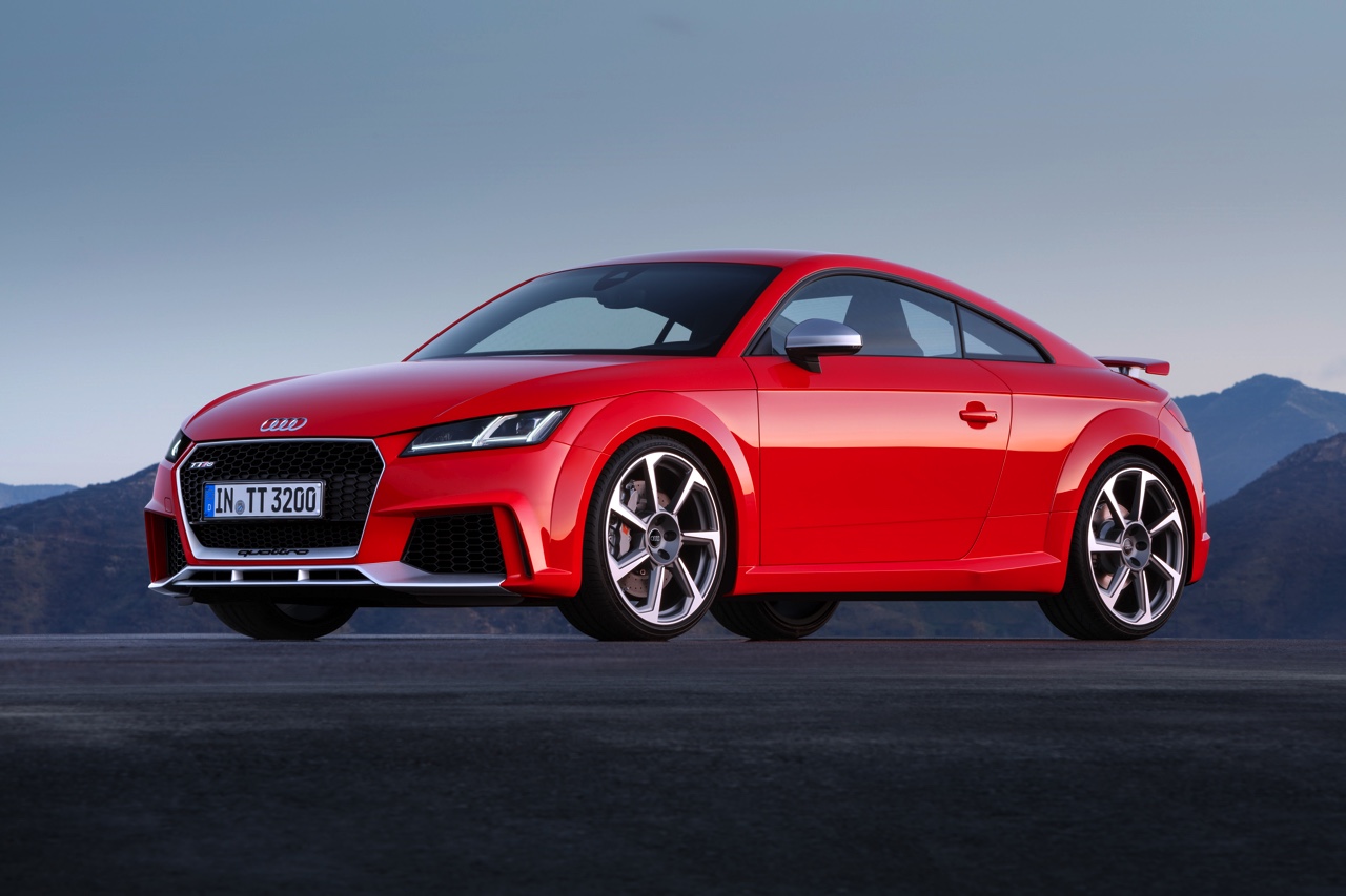 Nieuwe Audi TT RS Coupe en Roadster geintroduceerd. Ze staan in het najaar van 2016 in de showroom en gaan aan de bak met de 400 pk sterke 2.5 TFSI vijfcilinder. Knallen!