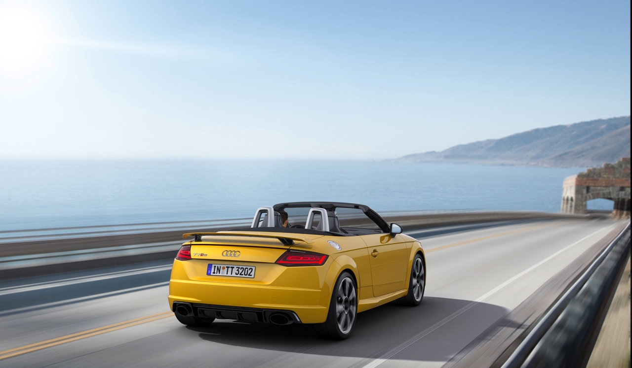 Nieuwe Audi TT RS Coupe en Roadster geintroduceerd. Ze staan in het najaar van 2016 in de showroom en gaan aan de bak met de 400 pk sterke 2.5 TFSI vijfcilinder. Knallen!