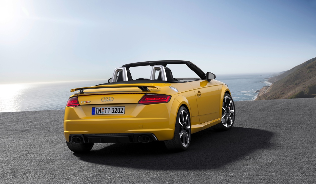 Nieuwe Audi TT RS Coupe en Roadster geintroduceerd. Ze staan in het najaar van 2016 in de showroom en gaan aan de bak met de 400 pk sterke 2.5 TFSI vijfcilinder. Knallen!