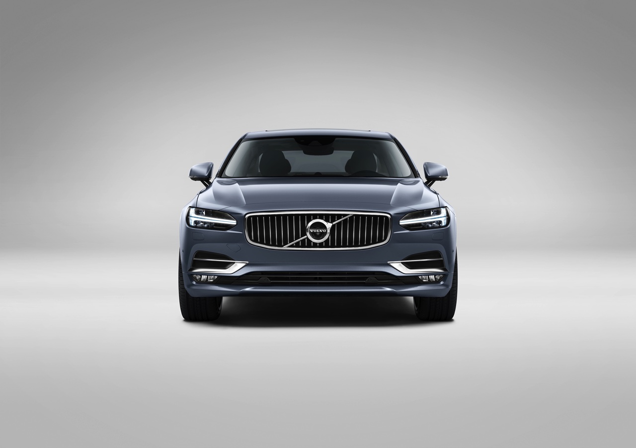 Volvo onthult de S90 met alle officile details en informatie. Het nieuwe vlaggenschip komt net na de zomer naar Nederland, evenals de nieuwe V90.