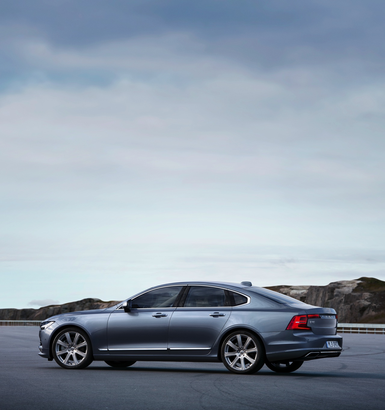 Volvo onthult de S90 met alle officile details en informatie. Het nieuwe vlaggenschip komt net na de zomer naar Nederland, evenals de nieuwe V90.