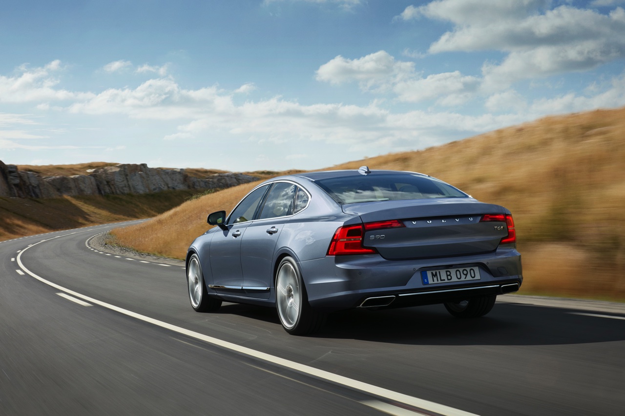 Volvo onthult de S90 met alle officile details en informatie. Het nieuwe vlaggenschip komt net na de zomer naar Nederland, evenals de nieuwe V90.