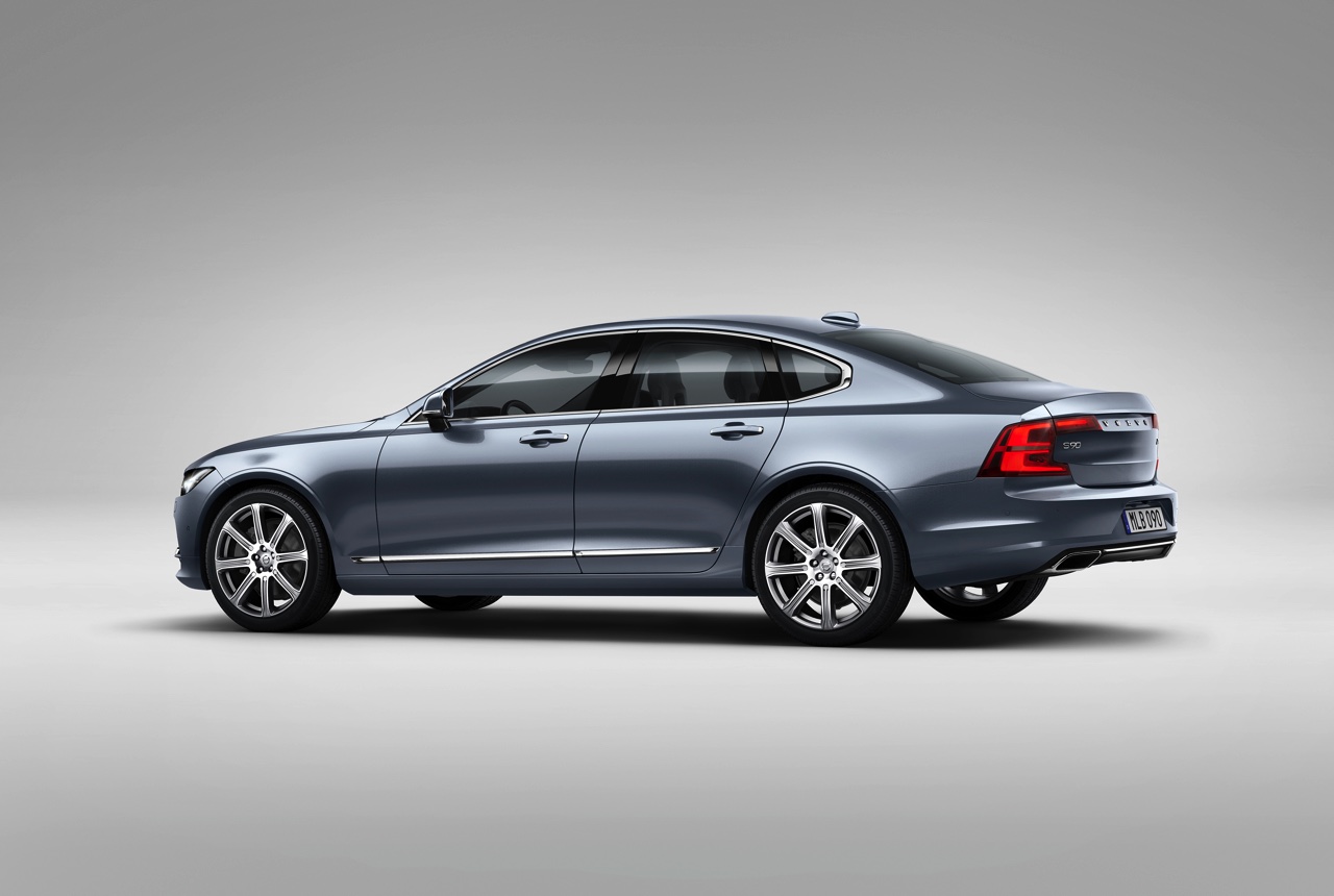 Volvo onthult de S90 met alle officile details en informatie. Het nieuwe vlaggenschip komt net na de zomer naar Nederland, evenals de nieuwe V90.