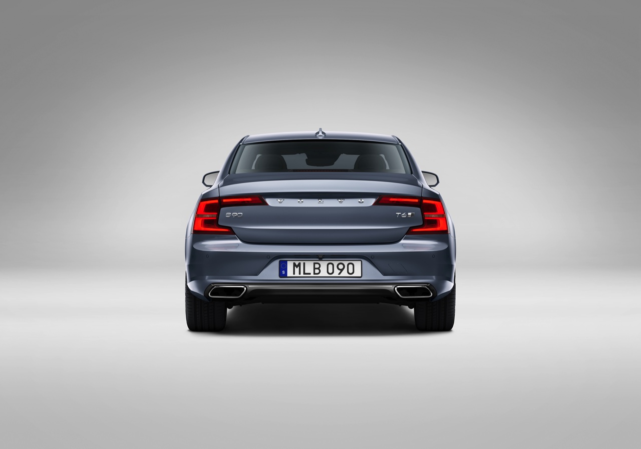 Volvo onthult de S90 met alle officile details en informatie. Het nieuwe vlaggenschip komt net na de zomer naar Nederland, evenals de nieuwe V90.