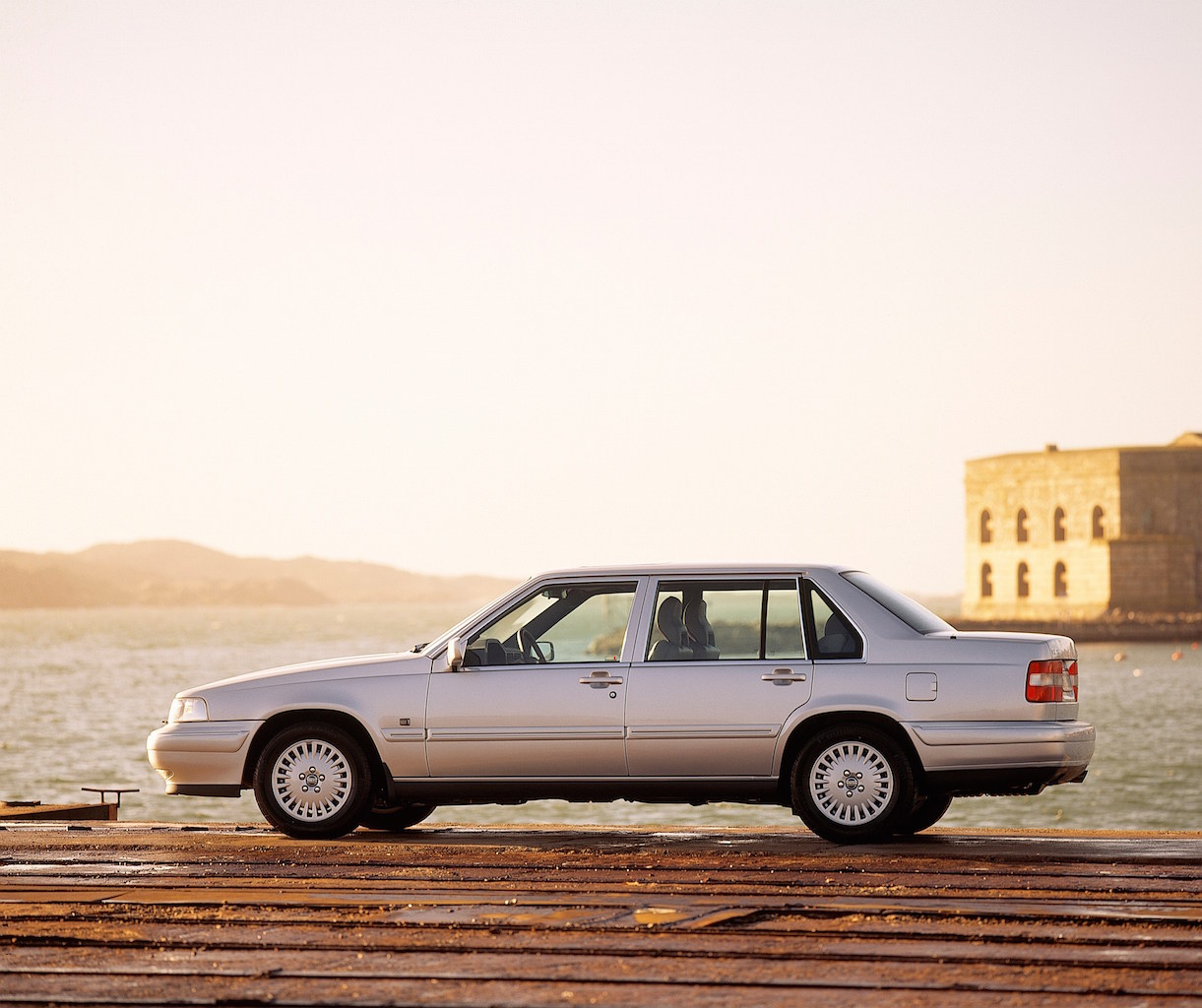 Volvo onthult de S90 met alle officile details en informatie. Het nieuwe vlaggenschip komt net na de zomer naar Nederland, evenals de nieuwe V90.