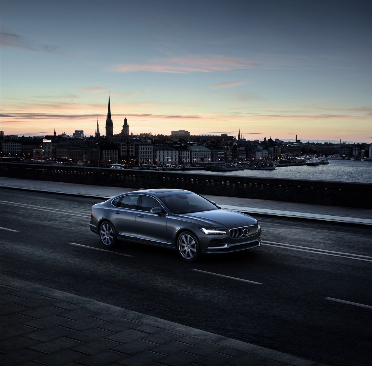 Volvo onthult de S90 met alle officile details en informatie. Het nieuwe vlaggenschip komt net na de zomer naar Nederland, evenals de nieuwe V90.