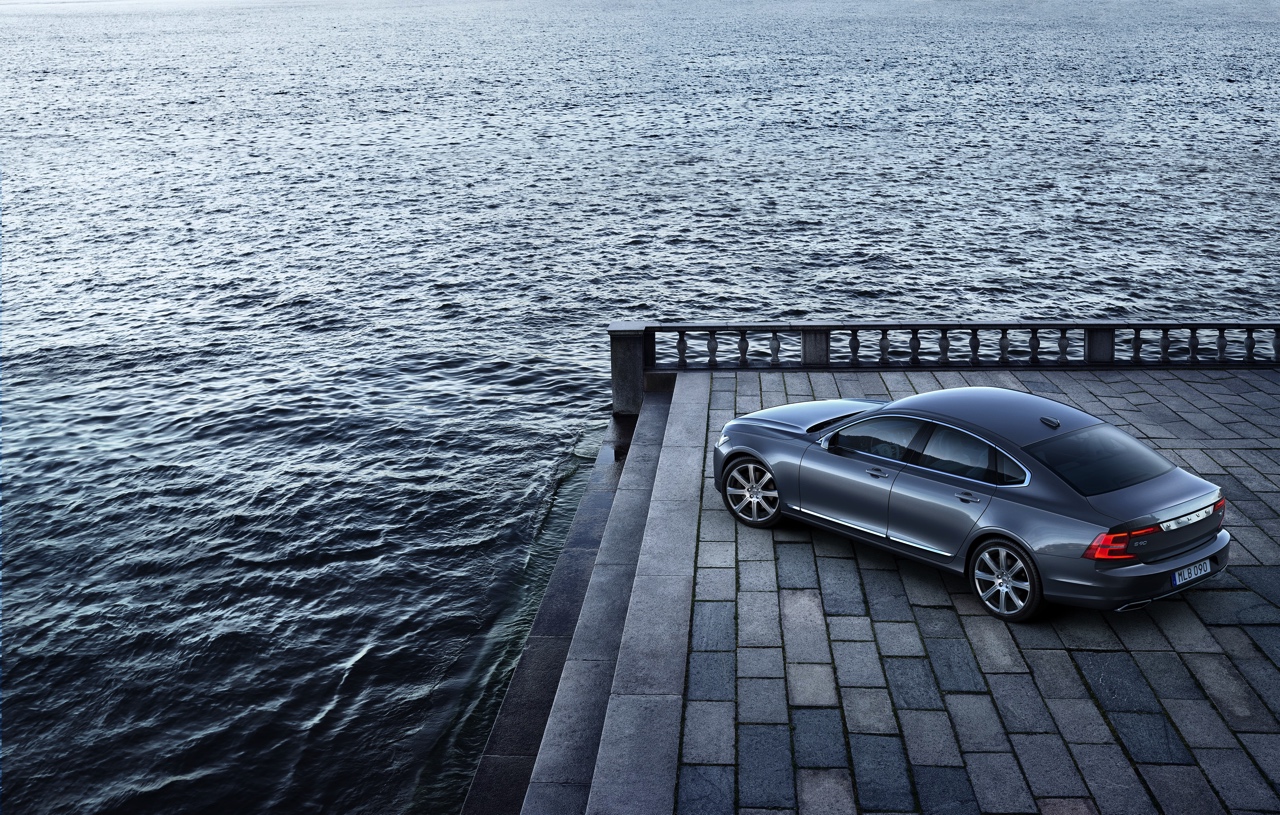 Volvo onthult de S90 met alle officile details en informatie. Het nieuwe vlaggenschip komt net na de zomer naar Nederland, evenals de nieuwe V90.