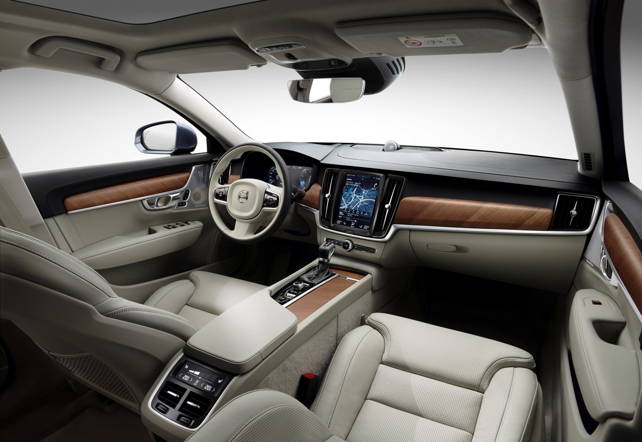 Volvo onthult de S90 met alle officile details en informatie. Het nieuwe vlaggenschip komt net na de zomer naar Nederland, evenals de nieuwe V90.