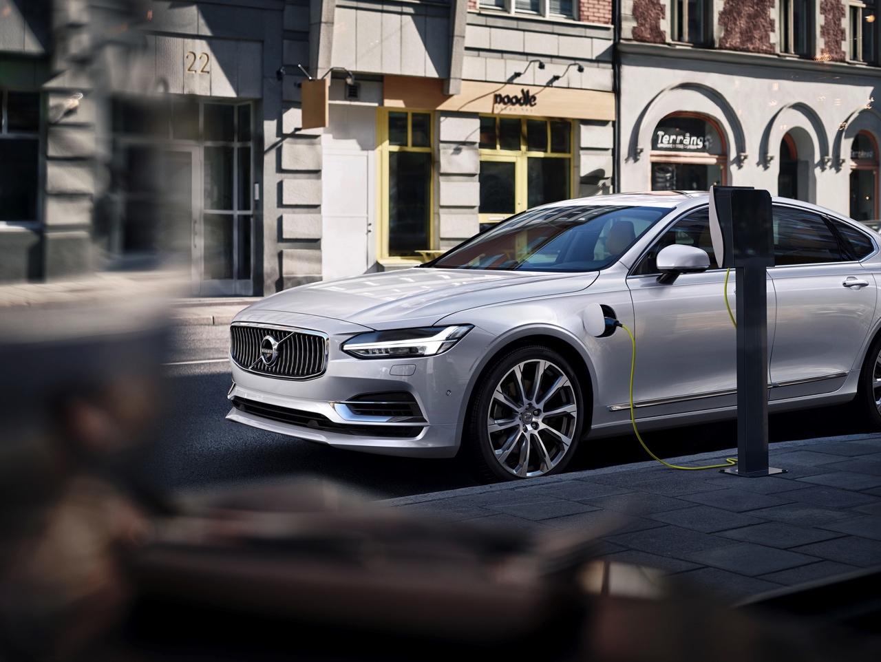 Volvo onthult de S90 met alle officile details en informatie. Het nieuwe vlaggenschip komt net na de zomer naar Nederland, evenals de nieuwe V90.