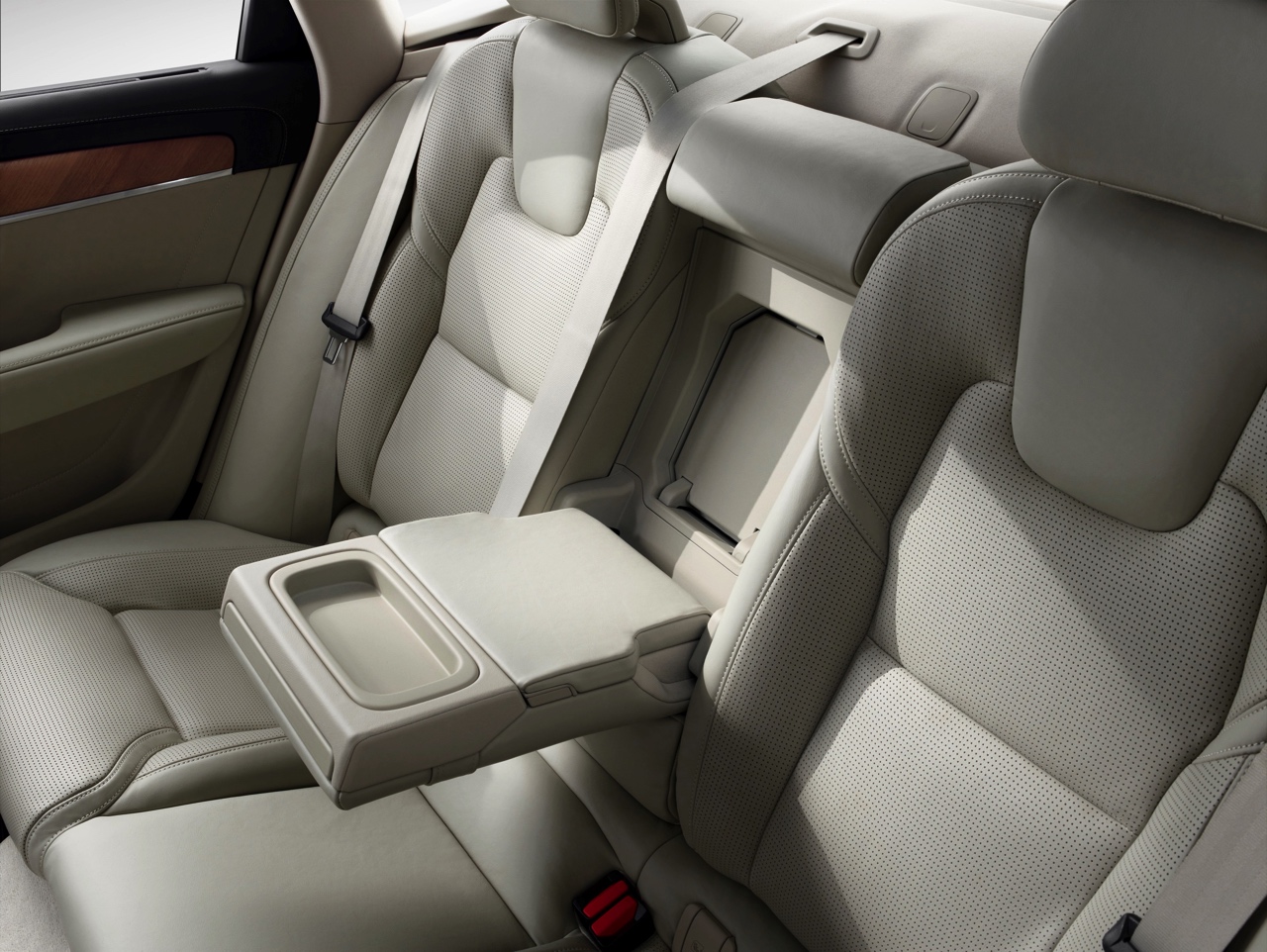 Volvo onthult de S90 met alle officile details en informatie. Het nieuwe vlaggenschip komt net na de zomer naar Nederland, evenals de nieuwe V90.