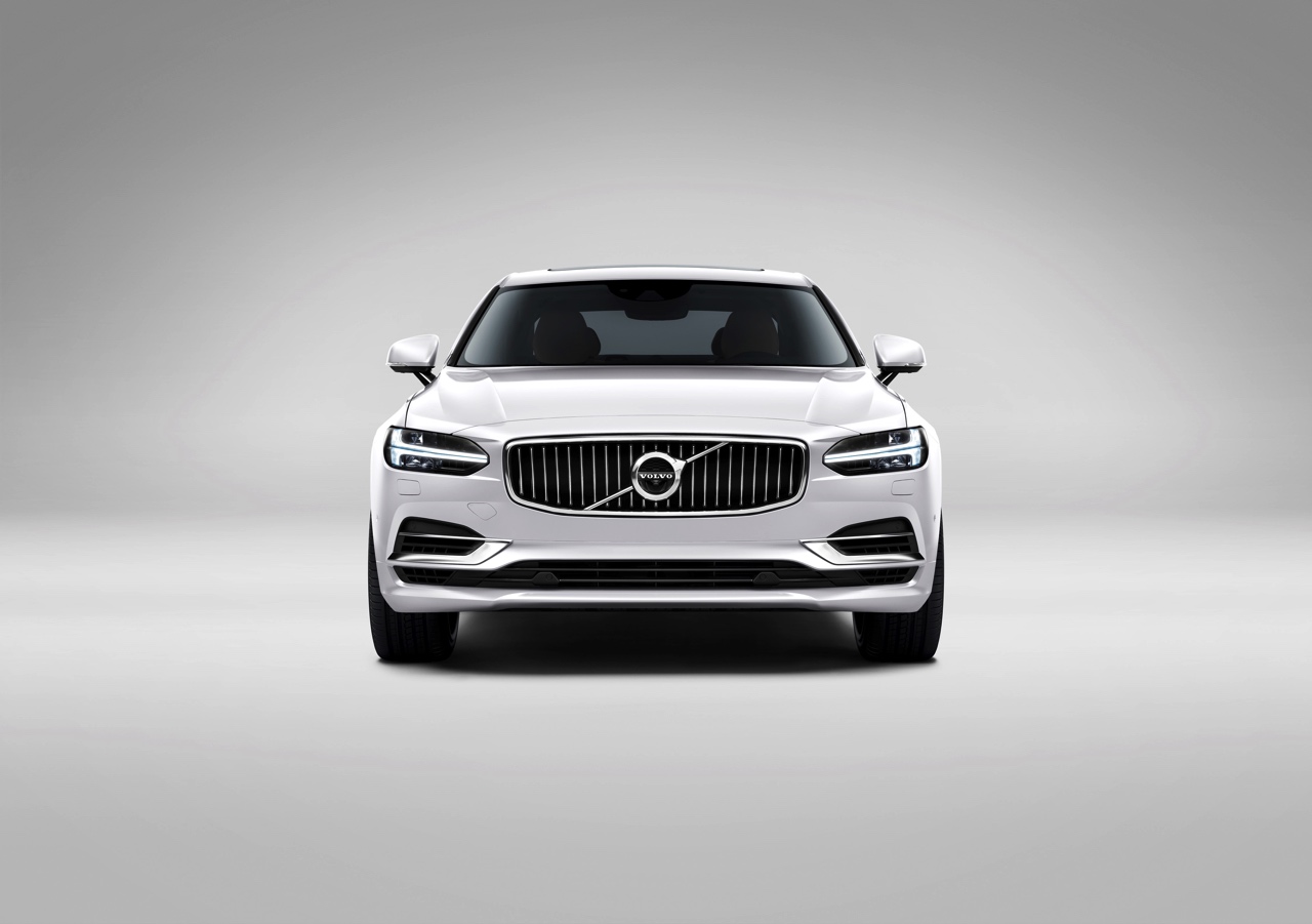 Volvo onthult de S90 met alle officile details en informatie. Het nieuwe vlaggenschip komt net na de zomer naar Nederland, evenals de nieuwe V90.