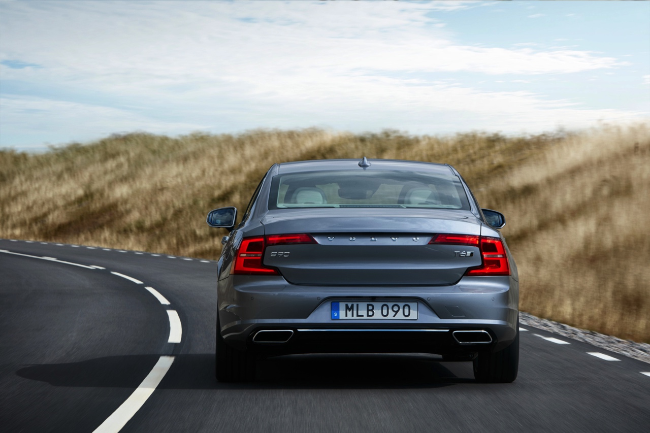 Volvo onthult de S90 met alle officile details en informatie. Het nieuwe vlaggenschip komt net na de zomer naar Nederland, evenals de nieuwe V90.