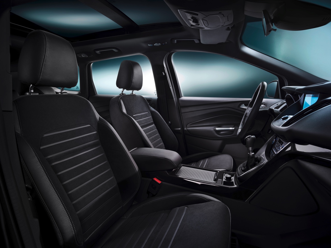 Ford geeft de Kuga nu een echte facelift met een nieuwe neus, een 1.5 TDCi instapdiesel, meer veiligheidsuitrusting en SYNC3 infotainment.
