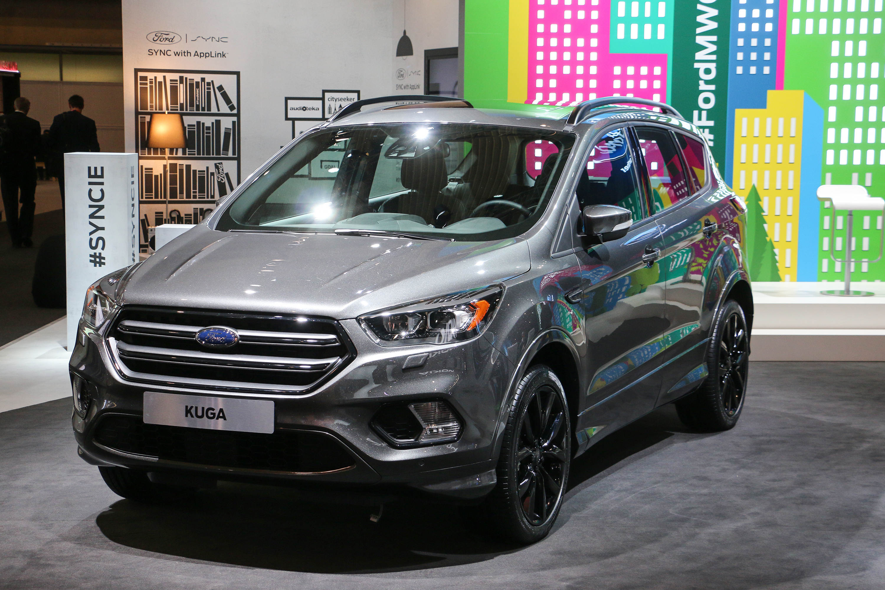 Ford geeft de Kuga nu een echte facelift met een nieuwe neus, een 1.5 TDCi instapdiesel, meer veiligheidsuitrusting en SYNC3 infotainment.