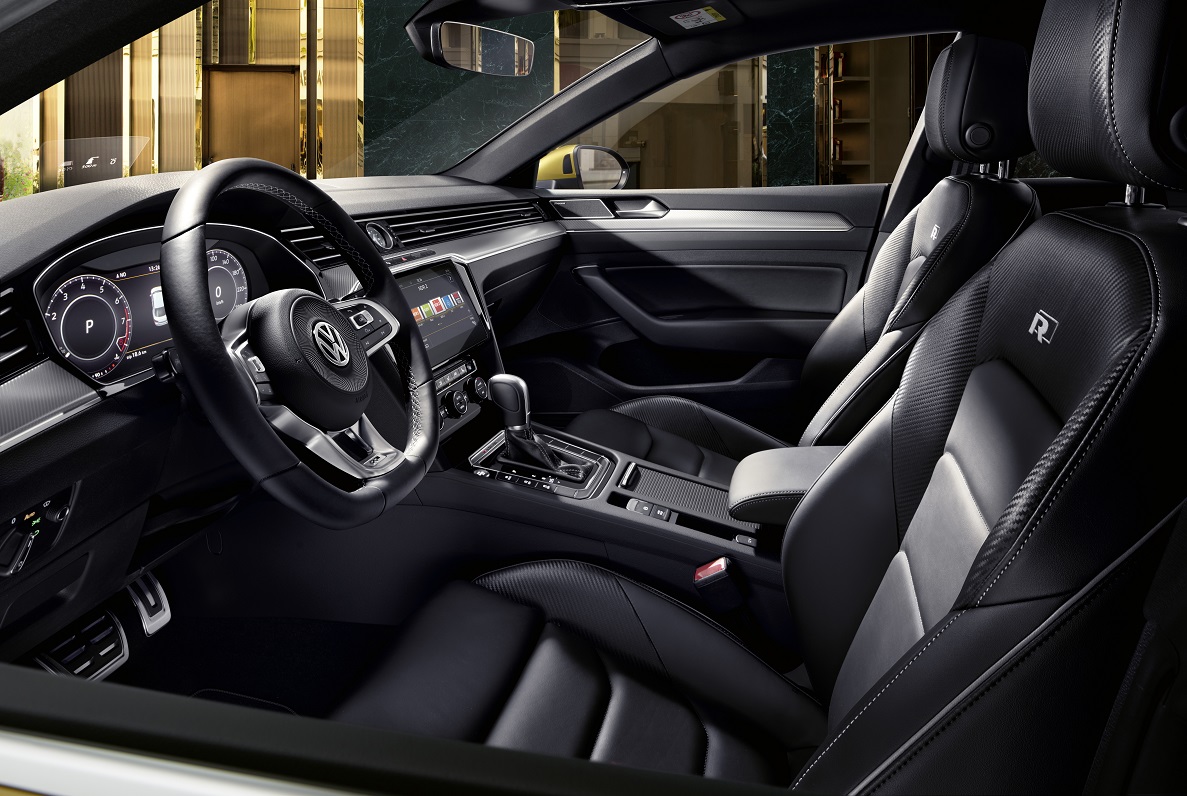 Volkswagen heeft het doek getrokken van de opvolger van de CC: de Arteon. In de loop van dit jaar kunnen we de nieuwe gran turismo al in de showrooms verwachten.