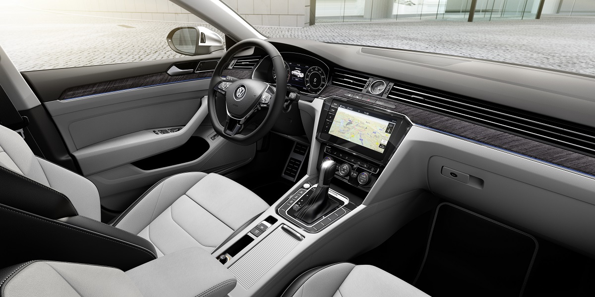 Volkswagen heeft het doek getrokken van de opvolger van de CC: de Arteon. In de loop van dit jaar kunnen we de nieuwe gran turismo al in de showrooms verwachten.