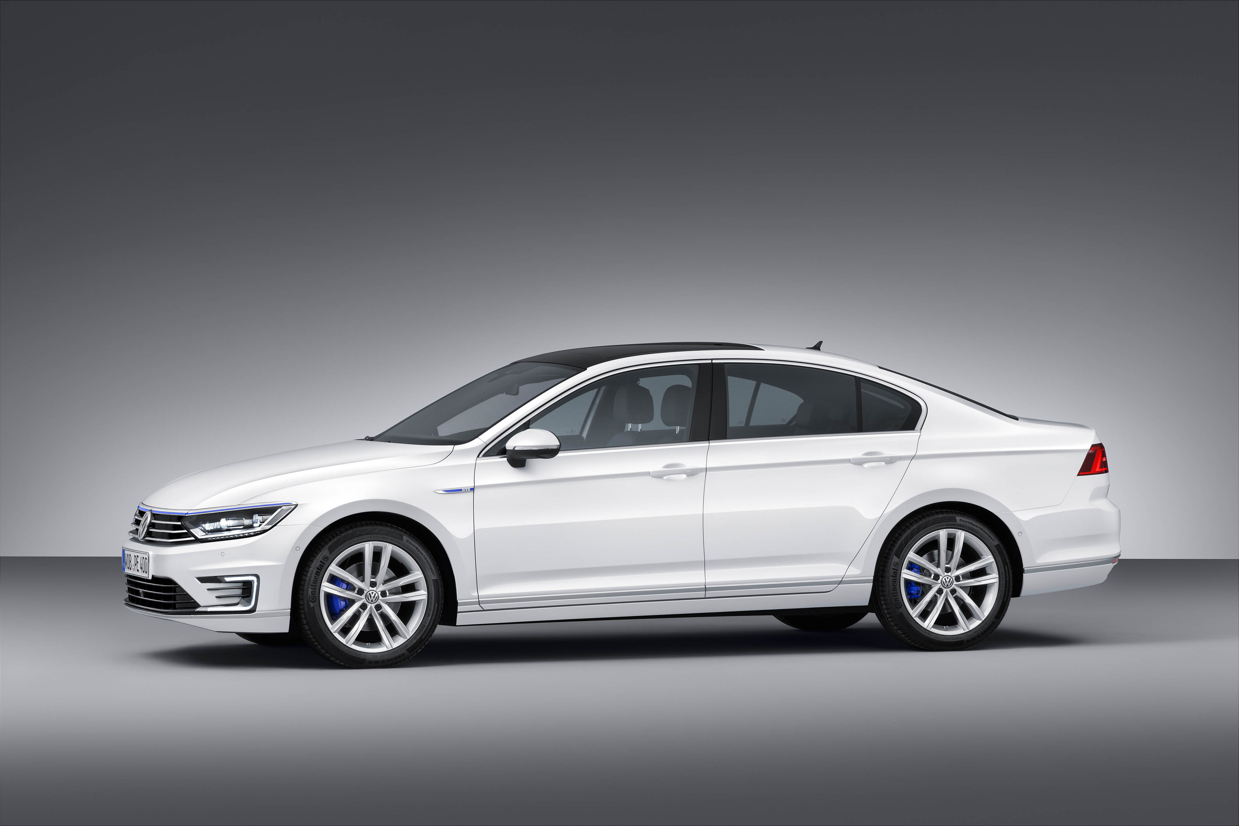Volkswagen heeft hoge verwachtingen van de Passat GTE met 7% bijtelling. Zo hoog, dat genteresseerden zich nu al in kunnen schrijven voor de eerste productieplekken, terwijl de autos pas over 7 maan