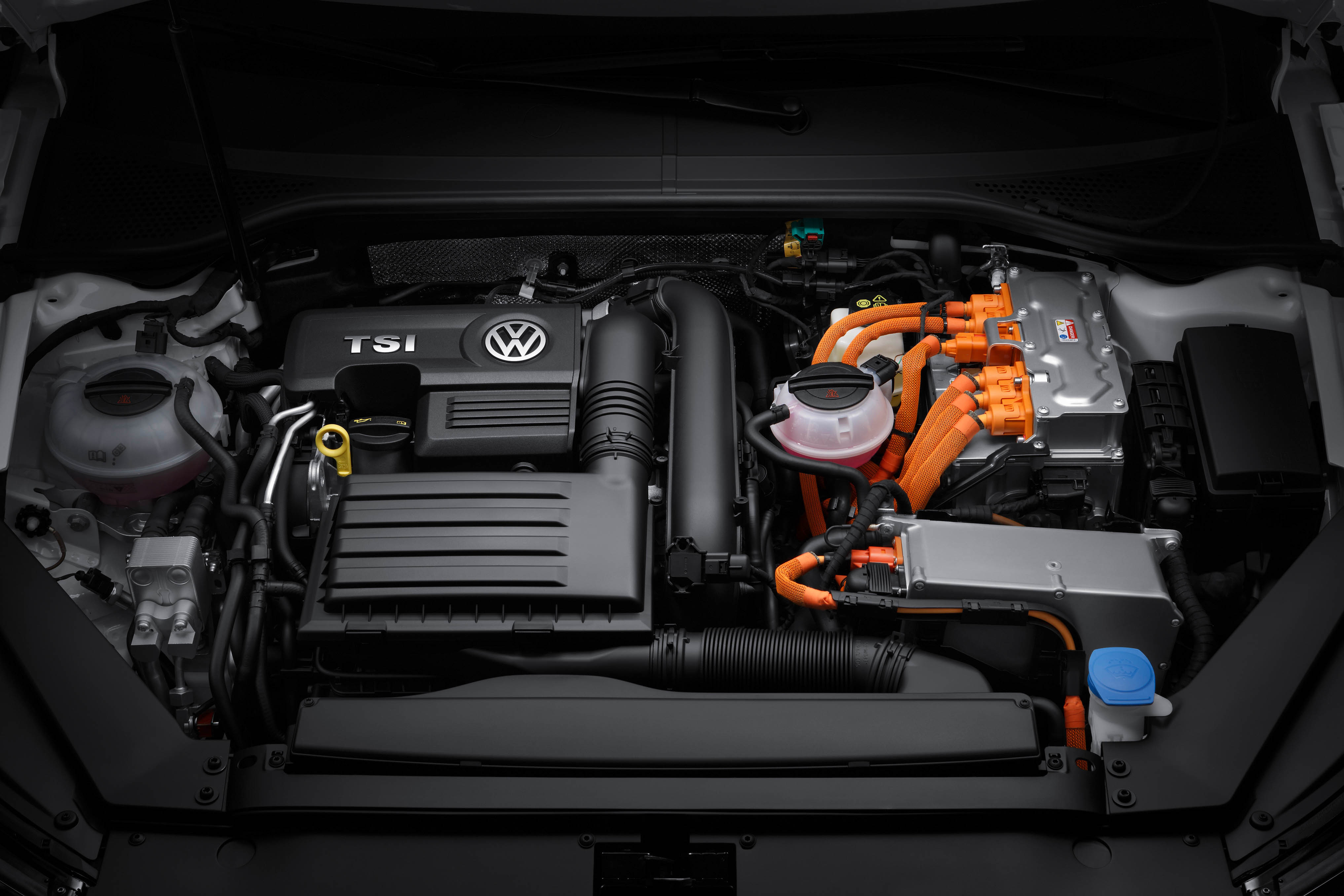 Volkswagen heeft hoge verwachtingen van de Passat GTE met 7% bijtelling. Zo hoog, dat genteresseerden zich nu al in kunnen schrijven voor de eerste productieplekken, terwijl de autos pas over 7 maan