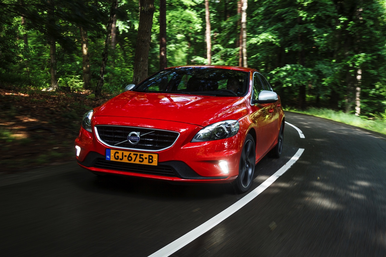 Als enige in zijn klasse heeft de Volvo V40 D2 Business slechts 14% bijtelling in 2015. Profiteer van dit unieke zakelijke aanbod en boek een proefrit.