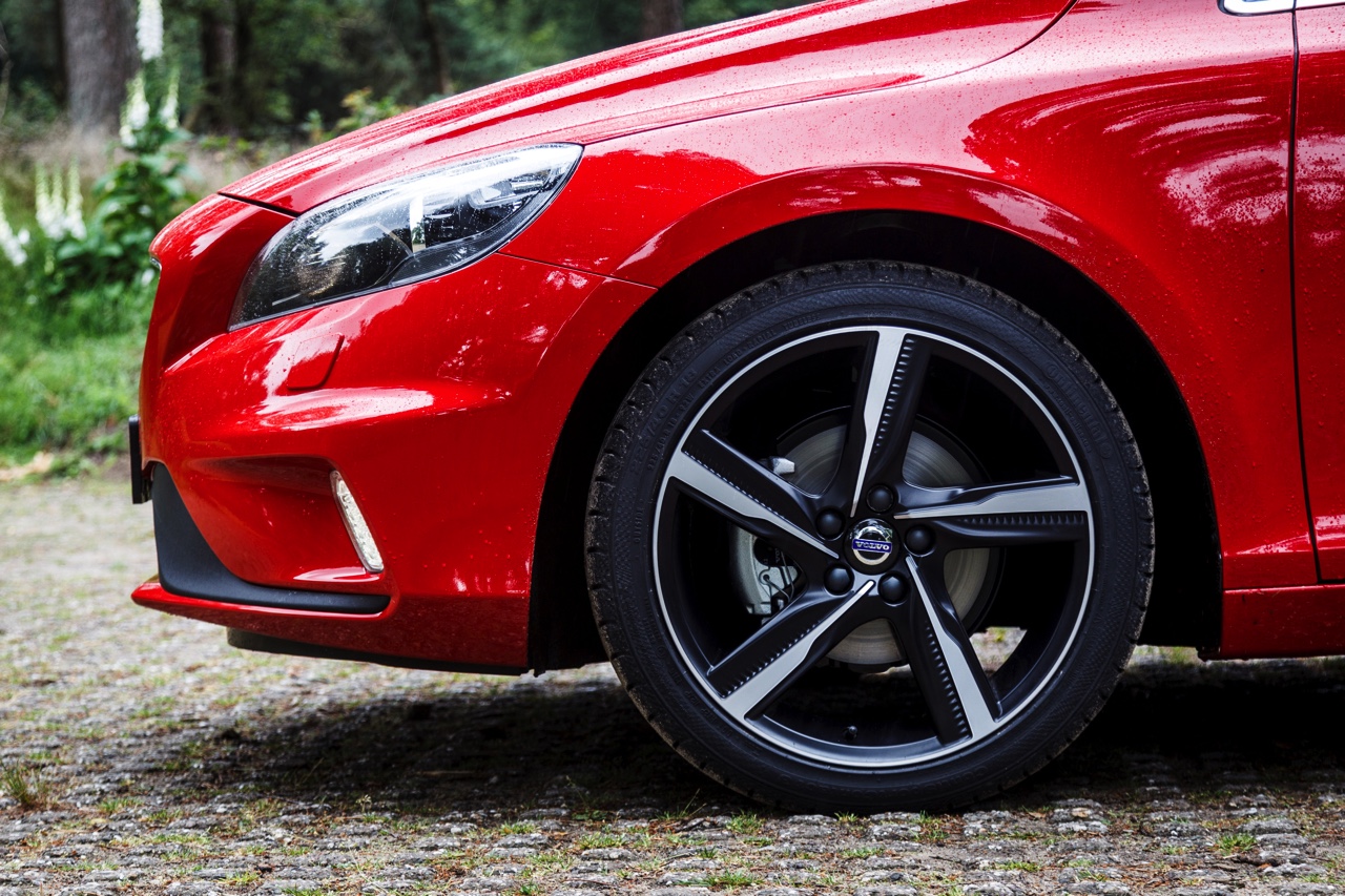 Als enige in zijn klasse heeft de Volvo V40 D2 Business slechts 14% bijtelling in 2015. Profiteer van dit unieke zakelijke aanbod en boek een proefrit.