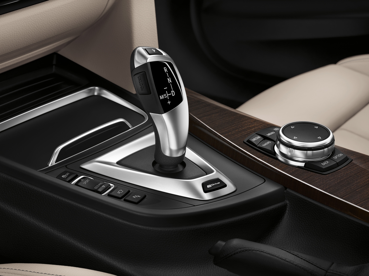 BMW introduceert 3 Serie plug-in hybride als BMW 330e. Zijn debuut beleeft hij op de IAA Frankfurt 2015.