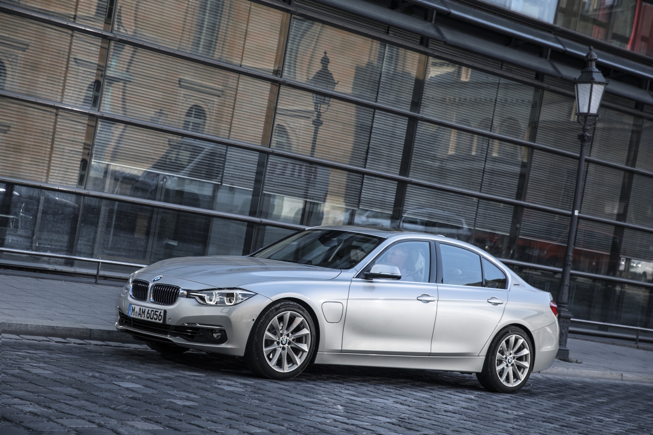 BMW introduceert 3 Serie plug-in hybride als BMW 330e. Zijn debuut beleeft hij op de IAA Frankfurt 2015.