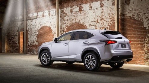 Lexus heeft de eerste beelden van de NX vrijgegeven. De midsize SUV beleeft zijn werelddebuut op de Beijing Motor Show op 20 april. Vervolgens is het nog een half jaar wachten, voordat de NX ons lan