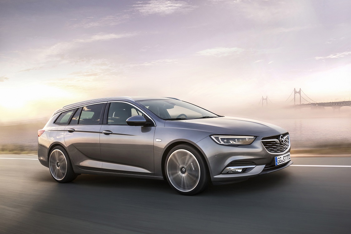 Na de onthulling van de nieuwe Opel Insignia in sedanvorm eind vorig jaar, is het nu de beurt aan de Sports Tourer om tevoorschijn te komen.