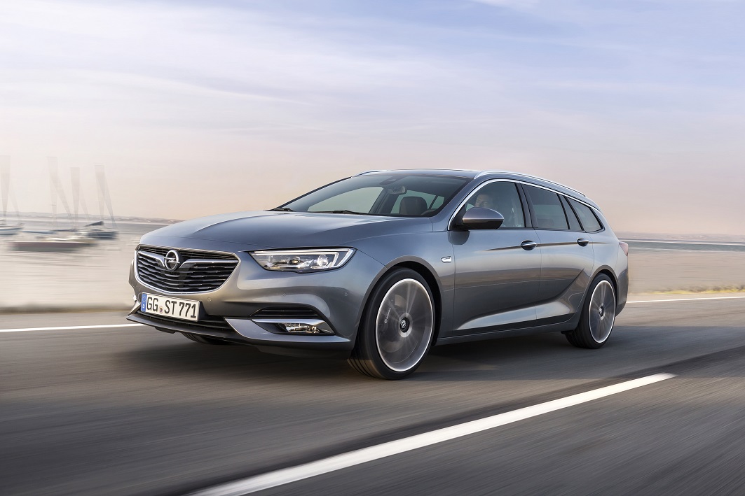 Na de onthulling van de nieuwe Opel Insignia in sedanvorm eind vorig jaar, is het nu de beurt aan de Sports Tourer om tevoorschijn te komen.