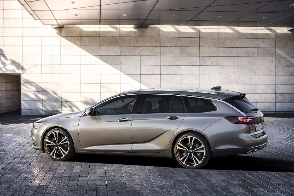 Na de onthulling van de nieuwe Opel Insignia in sedanvorm eind vorig jaar, is het nu de beurt aan de Sports Tourer om tevoorschijn te komen.