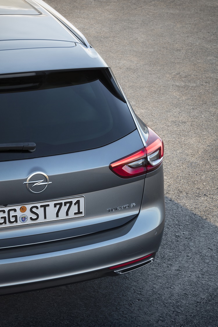 Na de onthulling van de nieuwe Opel Insignia in sedanvorm eind vorig jaar, is het nu de beurt aan de Sports Tourer om tevoorschijn te komen.