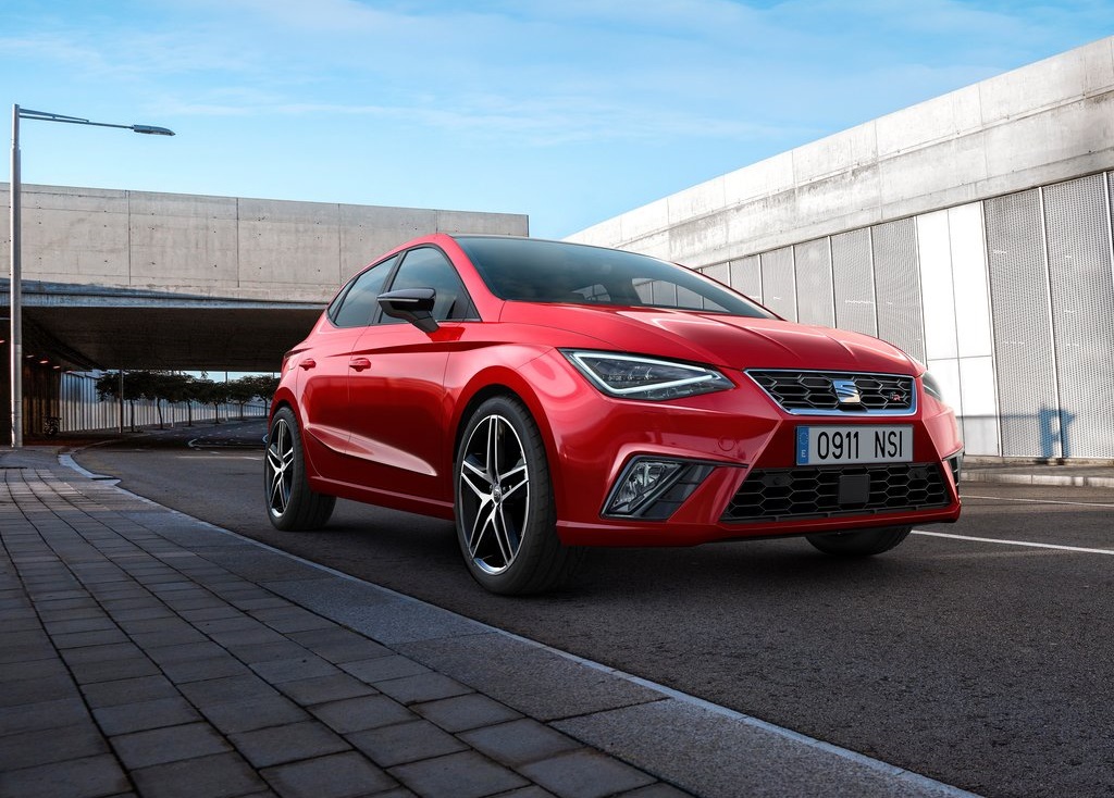 Eerder deze week lekte hij al uit, maar nu heeft SEAT officieel het doek getrokken van de nieuwe Ibiza. Opvallend: de auto is iets kleiner dan zijn voorganger.