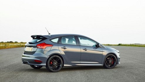 Ford heeft het doek getrokken van de vernieuwde Focus ST. De nieuweling beschikt volgens Ford over een verfijnde rijdynamiek, is voortaan ook als diesel te verkrijgen en staat vanaf begin 2015 bij de