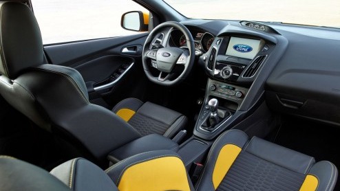 Ford heeft het doek getrokken van de vernieuwde Focus ST. De nieuweling beschikt volgens Ford over een verfijnde rijdynamiek, is voortaan ook als diesel te verkrijgen en staat vanaf begin 2015 bij de