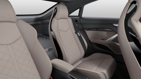 We hadden hem afgelopen week al even voorbij zien komen, deze Audi TT Sportback concept. Inmiddels is-ie te bewonderen op de Parijse beursvloer.