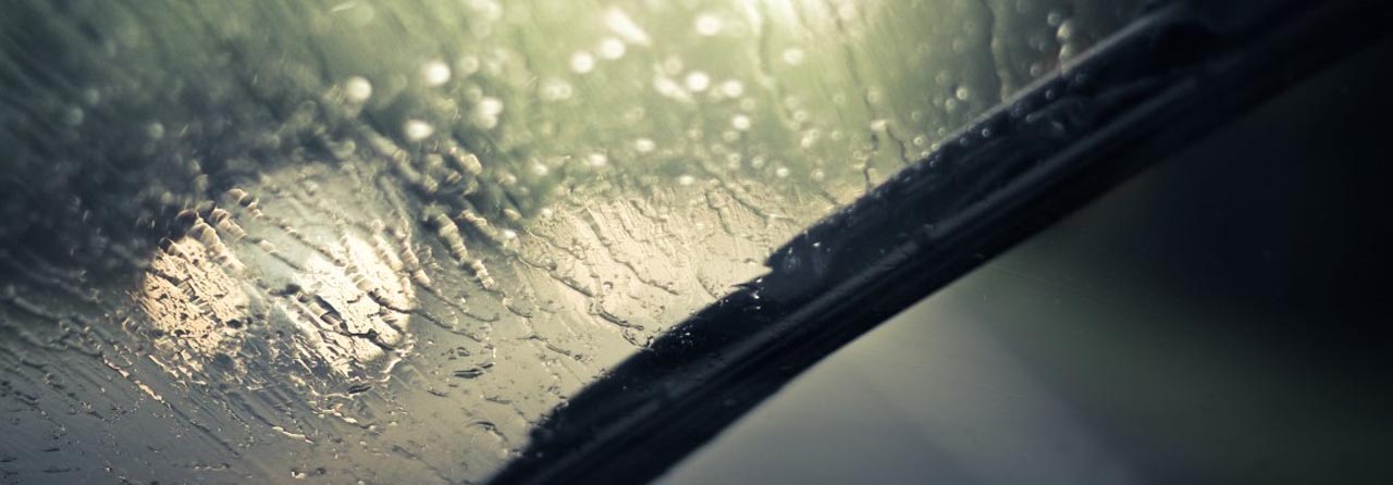 Ruitenwissers vormen bij slecht weer een belangrijk onderdeel van de auto voor een veilig zicht. Tips om de ruitenwissers in goede conditie te houden.