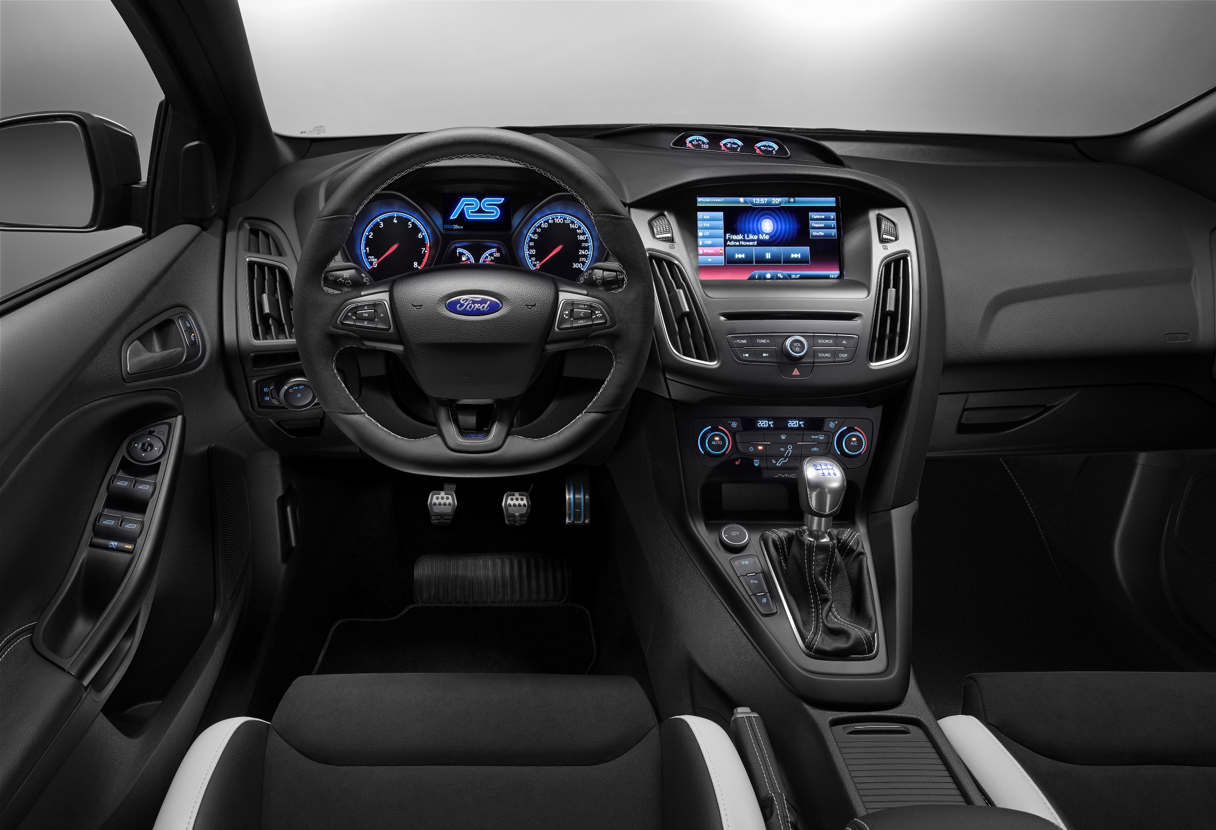 Dit weekend moet de Ford Focus RS voor het nodige spektakel gaan zorgen in het Engelse Goodwood. Nog voor zijn dynamische debuut heeft Ford besloten de cijfers vrij te geven.