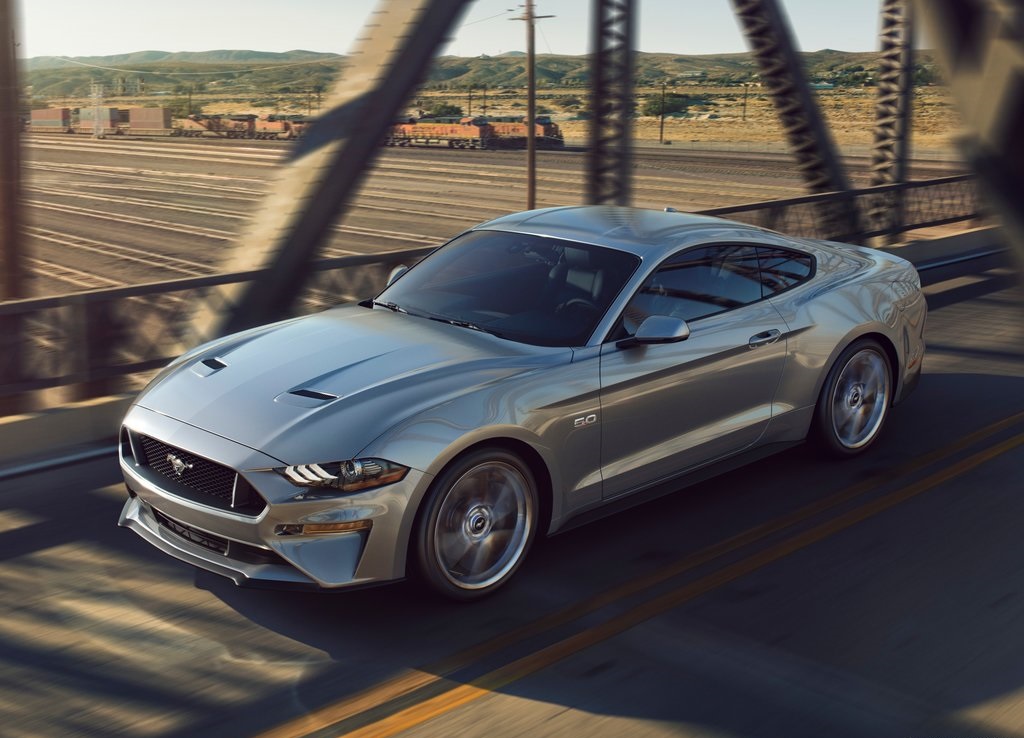 Gisteren dook de gefacelifte Ford Mustang eerder dan bedoeld op in een officile video, maar nu heeft Ford de facelift dan officieel in zijn volledigheid onthuld.