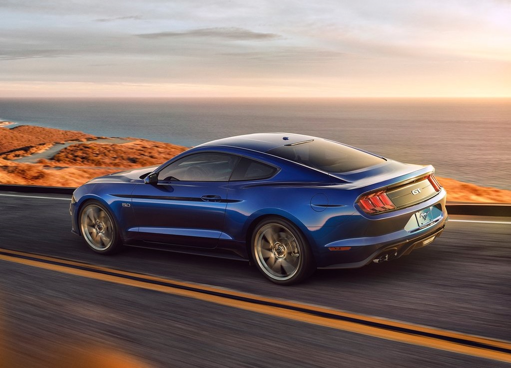 Gisteren dook de gefacelifte Ford Mustang eerder dan bedoeld op in een officile video, maar nu heeft Ford de facelift dan officieel in zijn volledigheid onthuld.