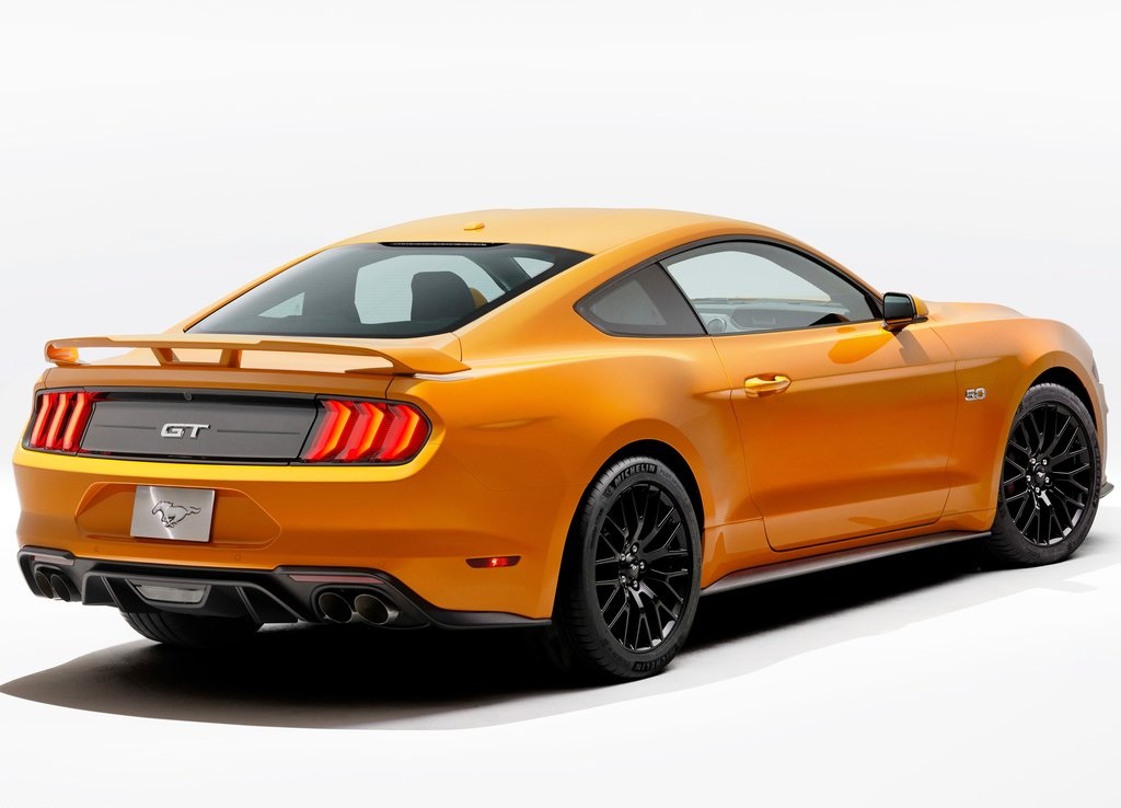 Gisteren dook de gefacelifte Ford Mustang eerder dan bedoeld op in een officile video, maar nu heeft Ford de facelift dan officieel in zijn volledigheid onthuld.