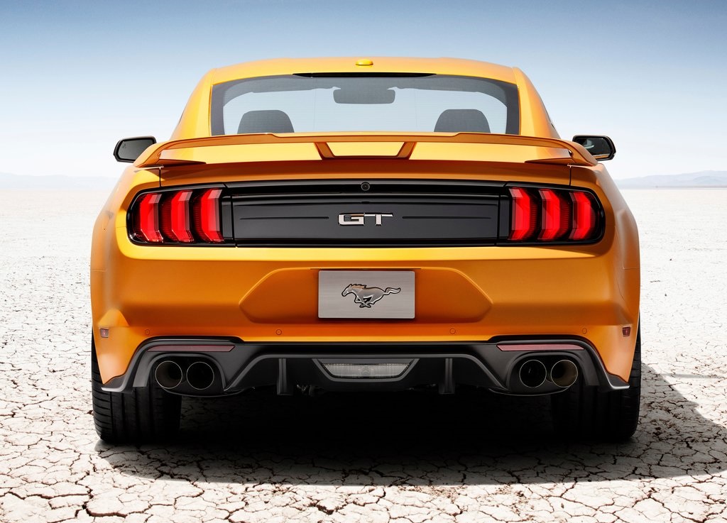 Gisteren dook de gefacelifte Ford Mustang eerder dan bedoeld op in een officile video, maar nu heeft Ford de facelift dan officieel in zijn volledigheid onthuld.