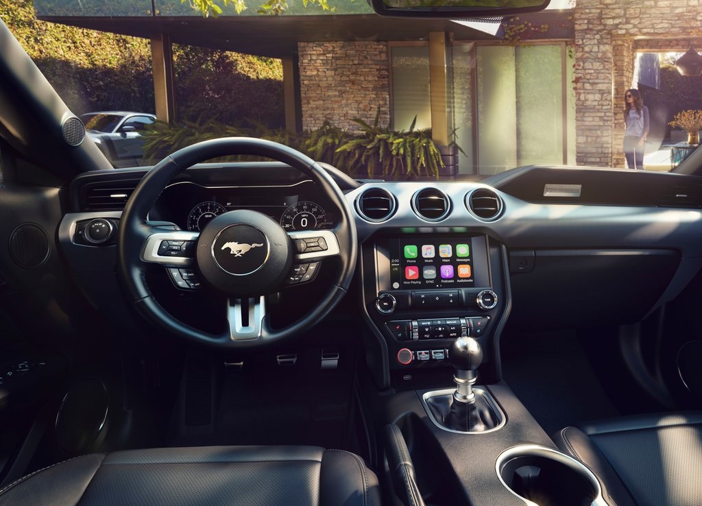 Gisteren dook de gefacelifte Ford Mustang eerder dan bedoeld op in een officile video, maar nu heeft Ford de facelift dan officieel in zijn volledigheid onthuld.