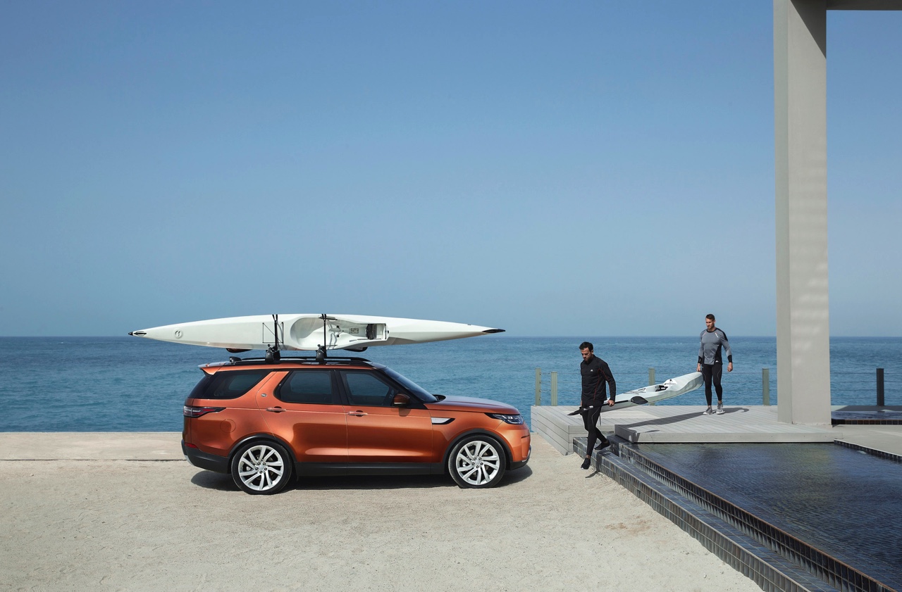 Introductie nieuwe Land Rover Discovery is een feit. De vierwielaangedreven zevenzits SUV komt in de lente van 2017 op de markt. Lees hier de prijzen en specificaties.