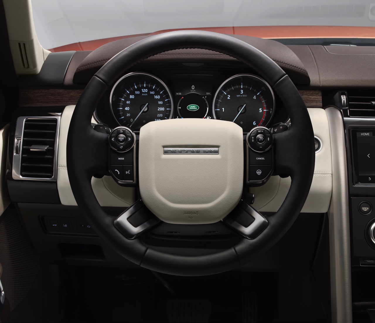 Introductie nieuwe Land Rover Discovery is een feit. De vierwielaangedreven zevenzits SUV komt in de lente van 2017 op de markt. Lees hier de prijzen en specificaties.